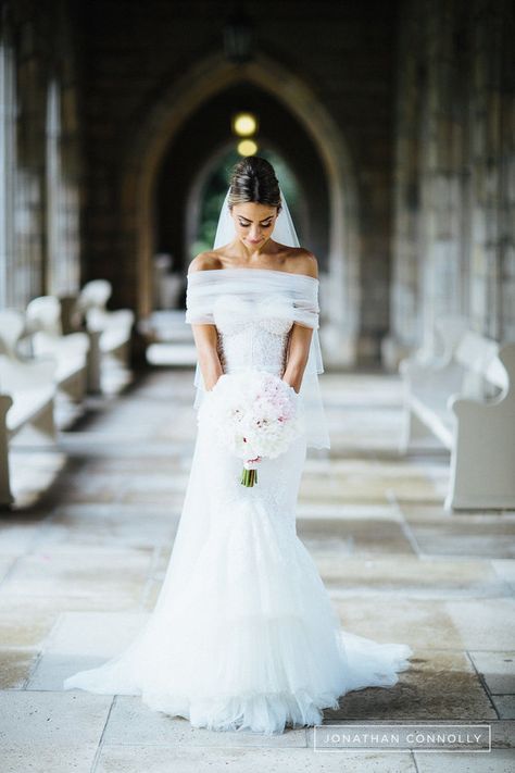 Lace Mermaid Dress, Bridal Photography Poses, Mermaid Prom Dresses Lace, Wedding Options, Wedding Picture Poses, Bridal Pictures, Bridal Poses, Bridal Dresses Lace, White Wedding Dress