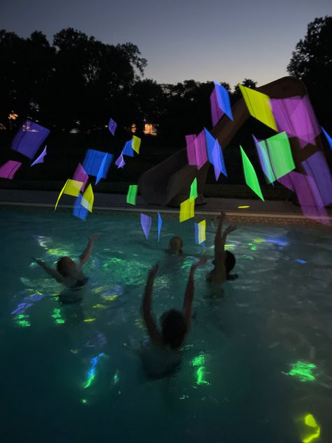 Glowsticks In Pool, Glow Stick Pool Party, Glow Stick Pool, Glow Sticks In Pool, Pool Aesthetic, Night Swim, Summer Wishlist, Insta Aesthetic, Party Pics