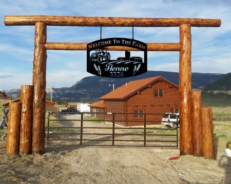 Custom Farm Sign - Etsy End Of Driveway Ideas Entrance Country, Rustic Gates Entrance, Rustic Fence Ideas Country Living, Camper Landscaping Ideas, Rustic Driveway Entrance, Western Landscaping Ideas, Ranch Entry Gates, Farmhouse Driveway Entrance, Ranch Gates Entrance Ideas