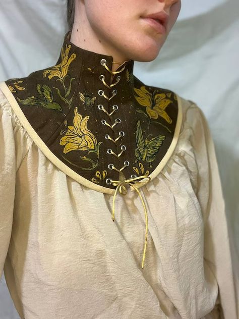 ObrysAttire - Etsy Canada Wearable Sewing Projects, Ren Faire Costume Plus Size, Neck Corset Collars, Vintage Corset Aesthetic, D&d Outfits, Renfaire Accessories, Layering Corset, Upcycle Corset, Folklore Clothes