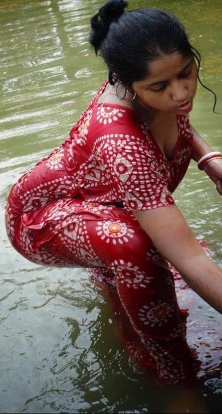 Drinking Video, Troll Meme, Wet Dress, Photo Editing Photoshop, Saree Photoshoot, Desi Hot, Hot Women Dress, Wet Clothes, Green Prom Dress