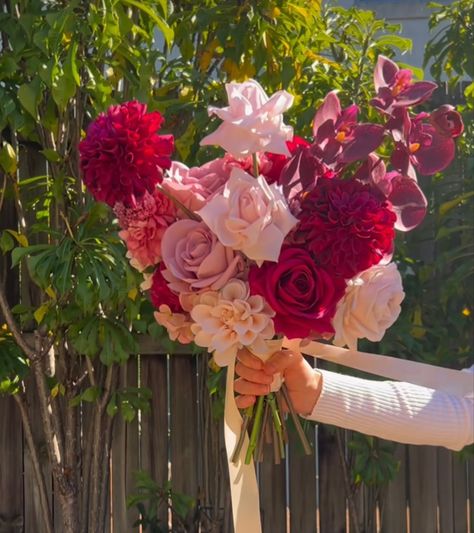 Red Pink Flowers Wedding, Red Wildflower Bouquet, Pink And Red Wedding Bouquet, Red And Pink Wedding Bouquet, Bright Winter Wedding, Dark Red Bouquet, Pink And Red Bouquet, Orange And Pink Wedding, Chinese Bouquet