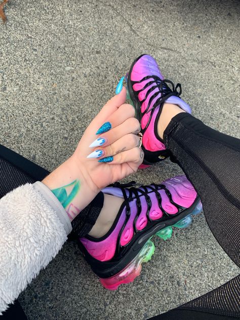 Behind the mask of ICE that people wear, there beats a heart of FIRE 💦 🥶 🔥 Nails SLAYED by @giftednailz Kicks from @solemates206, @deadstock206 GOT THE JUICE 💦💖💜💚💙 Nike Air Vapormax Plus “Be True” #BeTrue #nike #womensfashion #sneakers #kotd #sneakerhead #NAILS #FLAMES #bluenails #claws #vapormax Nike Air Vapormax Plus Women Outfit, Air Vapormax Women Outfit, Air Vapormax Plus Outfit, Nike Vapormax Outfit, Vapormax Plus Outfit, Nike Vapormax Women Outfit Ideas, Nike Vapormax Women, Air Vapormax Plus, Nike Air Vapormax Plus