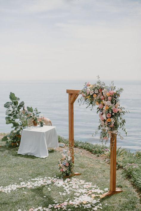 Wedding Flower Archway, Ceremony Arch Flowers, Simple Wedding Arch, Flower Archway, Beach Wedding Arch, Floral Arch Wedding, Wedding Ceremony Arch, Beach Wedding Flowers, Wedding Arch Flowers