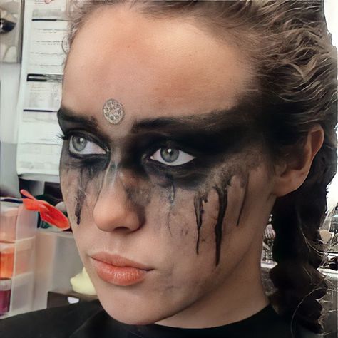 Lexa Makeup The 100, The 100 Grounders Makeup, The 100 Face Paint, Lexa The 100 Outfit, Post Apocalyptic Makeup Women, Octavia Blake Makeup, Lexa The 100 Costume, The 100 Halloween Costume, The 100 Costume