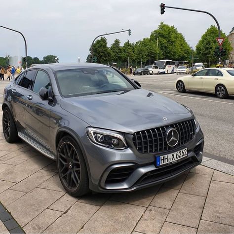 #mercedes #amg #coupes #grey #thebestornothing W126 Mercedes, Grey Mercedes, Image Moto, Commercial Van, Mercedes Benz Cars, Benz Car, Mercedes Benz Amg, Mercedes Amg, Bugatti