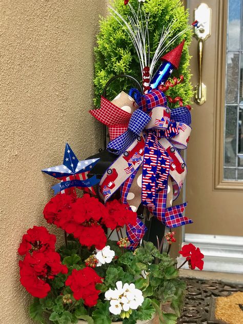 Patriotic Lantern Swag Patriotic Lanterns, Lantern Swag, Lantern Ideas, Study Methods, Patriotic Decor, Patriotic Decorations, 4th Of July Wreath, Lanterns, Front Door