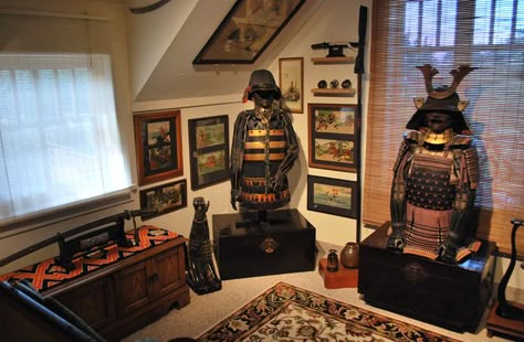 Samurai Armor Display, Japanese Room Aesthetic, Black Smith, Japanese Room, Japanese Interior Design, Japanese History, Samurai Armor, Japanese Interior, Study Rooms