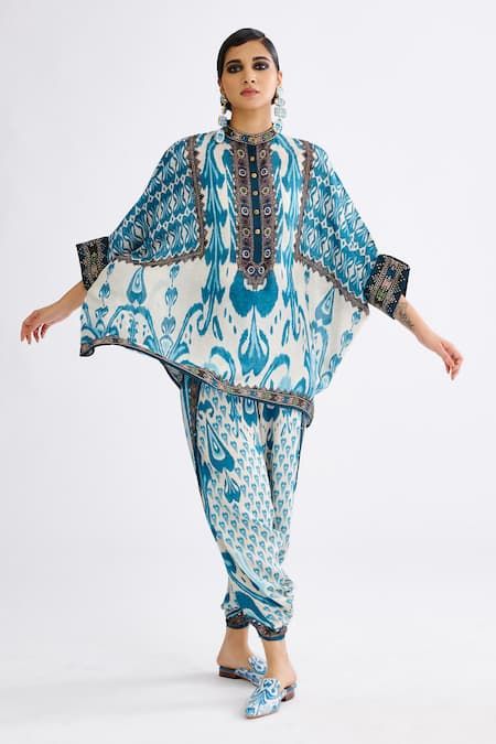 Buy Blue Silk Printed Abstract Band Collar Chanel Short Tunic For Women by Rajdeep Ranawat Online at Aza Fashions. Collar Chanel, Chanel Shorts, Rajdeep Ranawat, Artsy Fashion, Kimono Tops, Modest Dresses Fashion, Short Tunic, Tunics Online, Kaftan Style