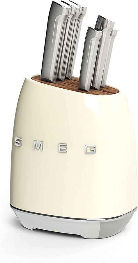 Smeg Aesthetic, Smeg Cream, Empty Apartment, Smeg Kitchen, Unique Kitchen Decor, Chic Kitchen Decor, Kitchen Decor Wall, Kitchen Gear, Kitchen Transformation