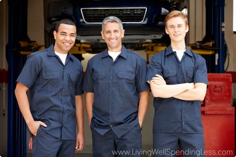 Mechanic Fashion, Automotive Shops, Mechanic Shop, Auto Body Shop, Work Uniforms, Uniform Design, Uniform Fashion, Car Mechanic, Car Maintenance