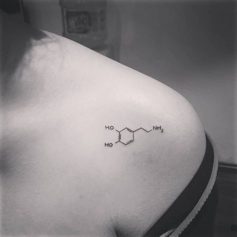 Chemistry Tattoo, chemistry tattoo sleeve, chemistry tattoo fails, chemistry tattoo dopamine, chemistry tattoo chest, organic chemistry tattoo, body chemistry tattoo, organic chemistry tattoo ideas, love chemistry tattoo, morbid chemistry tattoo, popular chemistry tattoo, minimalist chemistry tattoo, happiness chemistry tattoo, coffee chemistry tattoo, best chemistry tattoo #chemistrytattoo #organicchemistrytattoo #chemistry #organicchemistry #minimaltattoo #illustrativetattoo Chemistry Tattoo Ideas, Dopamine Tattoo, Coffee Chemistry, Chemistry Tattoo, Tattoo Chest, Tattoo Minimalist, Omerta Tattoo, Tattoo Fails, Discreet Tattoos