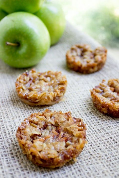 Apple Crisp Cookies Apple Crisp Cookies, Apple Crisp Pie, Crisp Cookies, Dinner Then Dessert, Apple Pie Cookies, Apple Cookies, Apple Dessert Recipes, Cookies Brownies, Apple Crisp Recipes