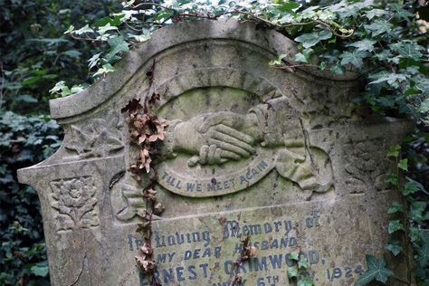 The Cemetery Symbol of Eternal Love Victorian Cemetery Symbolism, Victorian Gravestone Symbols, Victorian Gravestones, Circus Creepy, Gravestone Tattoo, Victorian Cemetery, Cemetery Symbols, Cemetery Garden, Clasped Hands