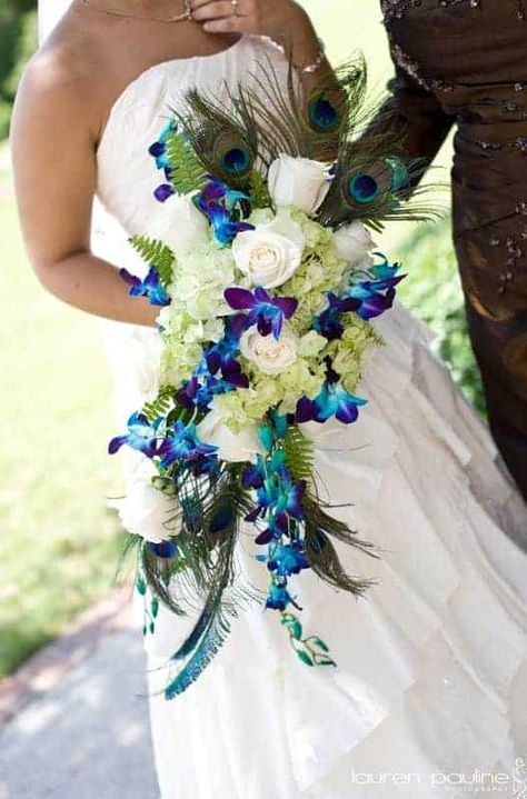 Peacock Wedding Centerpieces, Peacock Wedding Bouquet, Blue Orchid Wedding, Bird Themed Wedding, Orchid Ideas, Purple Wedding Centerpieces, Unique Wedding Centerpieces, Hydrangea Bouquet Wedding, Peacock Wedding Theme