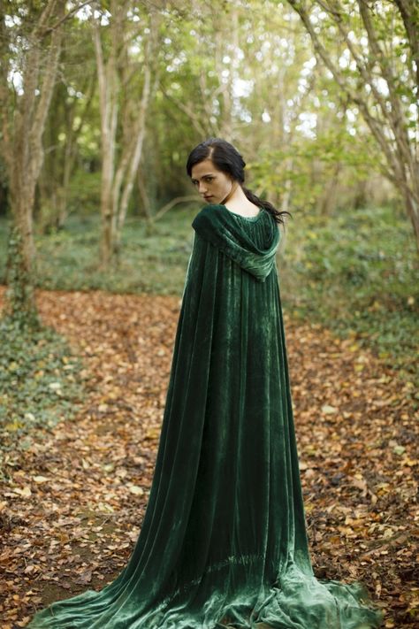 Green velvet cape Morgana Le Fay, Merlin Morgana, Velvet Cape, Katie Mcgrath, Neil Gaiman, 인물 사진, The Girl Who, Green Velvet, Cloak