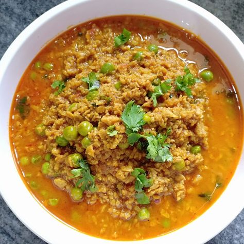 This is a tasty vegetarian kheema masala dish using high-protein soya granules instead of meat. A recipe video is included. Vegetarian French Onion Soup, Soya Recipe, Vegetarian Brunch, Eggplant Dishes, Marinated Tofu, Pulao Recipe, Vegetable Curry, Masala Recipe, Weekly Menu