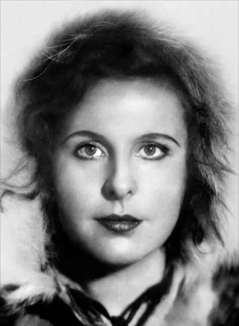 Leni Riefenstahl, Film Career, Thomas Carlyle, Her Film, German History, Creative Box, Dieselpunk, Film Director, Girl Body