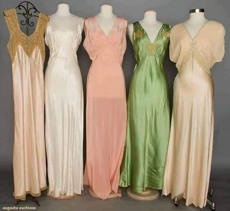 Vintage Sleepwear, 1930 Fashion, 1930's Fashion, Vintage Closet, Lingerie Vintage, Night Gowns, Mode Boho, Vintage Nightgown, Dressing Gowns