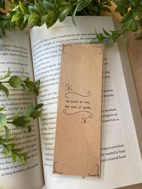 Bookmark With Books On It, Brown Paper Bookmark, Cute Bookmark Designs, Vintage Bookmarks Handmade, Hand Drawn Bookmarks, Bookmarks Handmade Quotes, Simple Bookmark Design, Minimal Bookmark, Vintage Aesthetic Brown