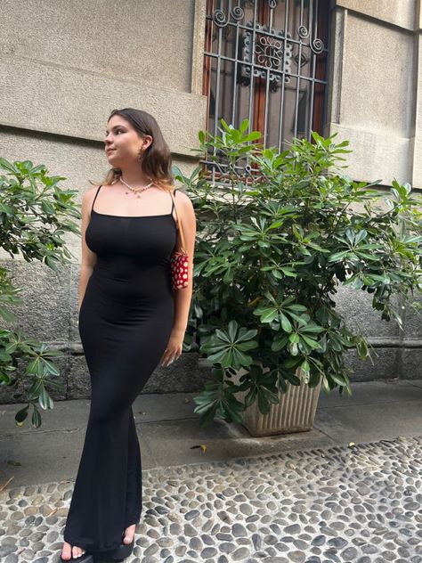 Skims Dress Outfit Plus Size, 5ft Tall Women, Black Skims Dress Outfit, Simple Long Dresses, Birthday Poses, Simple Long Dress, Im A Princess, Summer Lifestyle, Summer Outfits 2022