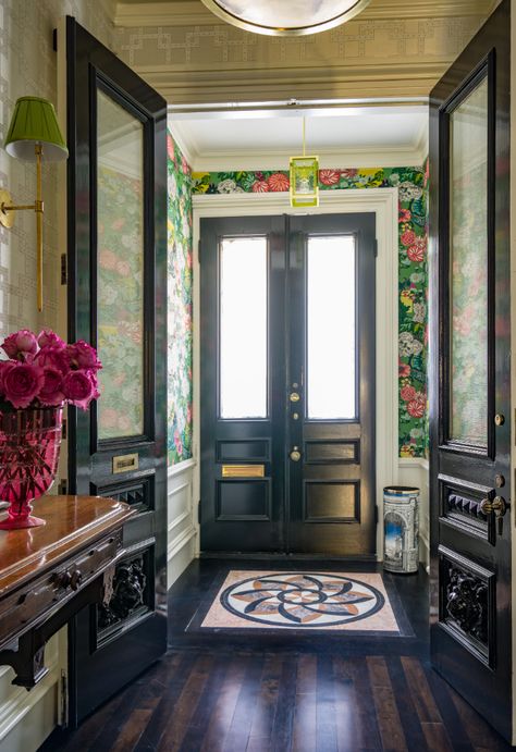 How to make an entrance - Impeccable Nest Liz Caan, Black Wainscoting, Slate Tile Floor, Geometric Floor, Modern Entryway, Wooden Front Doors, Back Bay, Entrance Foyer, Built In Bench