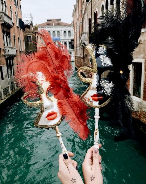 Theme Carnaval, Aesthetic Italy, Venice Photos, Iran Pictures, Italy Street, Honeymoon Photos, Tower Of Pisa, Rialto Bridge, Carnival Of Venice