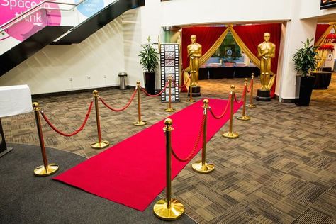 Dazzle your guests with an entrance to remember - with large scale Oscar awards and a red carpet. Prop hire and events management at Eventologists Red Carpet Theme Decorations, Red Carpet Event Decorations, Hollywood Red Carpet Theme, Red Carpet Decorations, Red Carpet Theme Party, Red Carpet Theme, Christmas Party Planning, Celebrity Event, Hollywood Party Theme