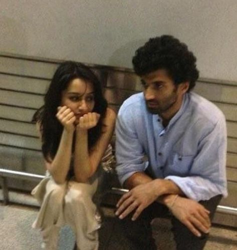 Aditya Roy Kapoor, Ok Jaanu, Aditya Roy Kapur, Roy Kapoor, Vintage Bollywood Aesthetic, Desi Love, Bollywood Pictures, Airport Photos, At Airport