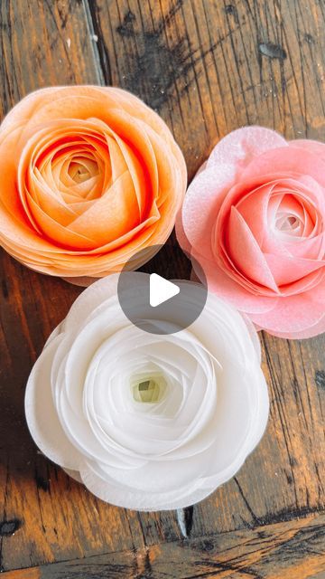 Sugarbird Cakery & Floral Co. - Cheryl Stager on Instagram: "How to make easy wafer paper ranunculus flowers. These are SO gorgeous and the perfect addition to a wedding cake. All you need is some wafer paper, some powdered food colouring, a round cookie cutter, and a mixture of glycerin and distilled water (or you can use piping gel) to attach each piece. . . . #sugarbirdcakeryfloral #ranunculus #paperflowers #diyflowers #waferpaperflowers #waferpaperranunculus #flowerstagram #flowersofinstagram #makingflowers #weddingcakeflowers #cakesofinstagram #cakestagram #cakedecorating #cakeart #cakeflowers" Cake Flowers Tutorial, Wafer Paper Tutorial, Paper Ranunculus, Diy Paper Flower Wall, Paper Flower Video, Piping Gel, Paper Flower Wall Art, Edible Flowers Cake, Powdered Food Coloring