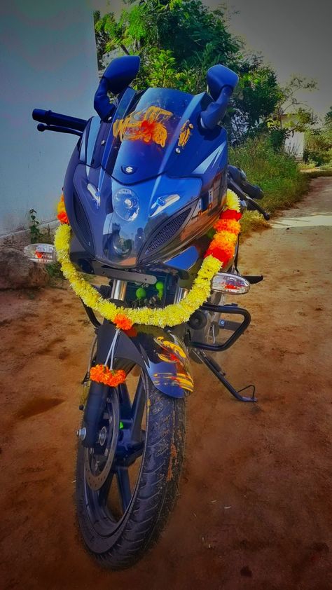 220 ka LOVER 220 Bike, Birthday Cake For Boyfriend, Attitude Stylish Boys Pic, Cake For Boyfriend, Boys Pic, Album Layout, Photo Album Layout, Nature Background Images, Wallpaper Photo Gallery