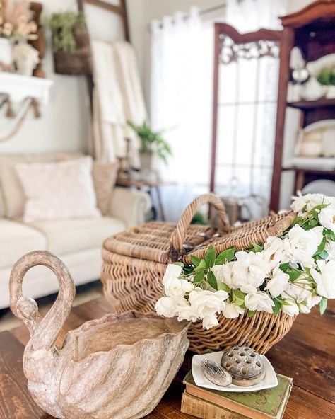 Emily on Instagram: “🧺Picnic basket love! I can’t seem to pass them up these days! How perfect for a bunch of roses and this swan I thrifted while we were at…” Picnic Basket Decor Ideas, Floor Basket Decor Ideas, Picnic Basket Decor, Basket Decor Ideas, Floor Basket, Bunch Of Roses, Floor Baskets, Basket Decor, Spring Decorating