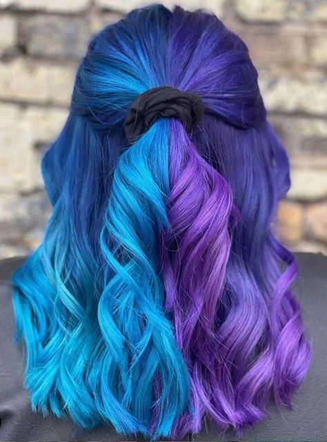 Pulp Riot Hair Color, Split Dyed Hair, Pulp Riot Hair, Cute Hair Colors, Dyed Hair Inspiration, Split Hair, Peinados Fáciles Para Cabello Corto, Hair Shows, Permanent Hair Color