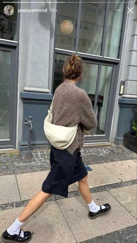 Down To Earth Aesthetic, Nordic Street Style, Cool Outfits Summer, Brussels Fashion, Granola Girl Outfits, Scandinavian Outfit, Insta Image, 2024 Street Style, Career Women