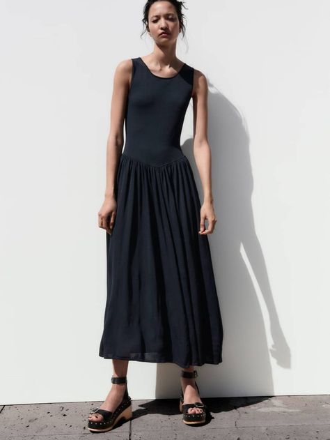 The 5 Best Zara Items for Petite Women | Who What Wear UK Zara Trends, Zara Short Dress, Sunday Clothes, Clothes Wishlist, Navy Blue Midi Dress, Zara Australia, Dress Zara, Crochet Mini Dress, Maxi Styles