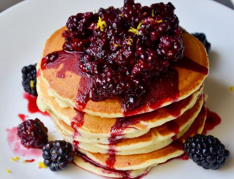 Blackberry Pancakes, Blueberry Honey, Lemon Poppyseed Pancakes, Lemon Pancakes, Lemon Ricotta Pancakes, Fruit Pastries, Pancake Calories, Ricotta Pancakes, Blueberry Compote