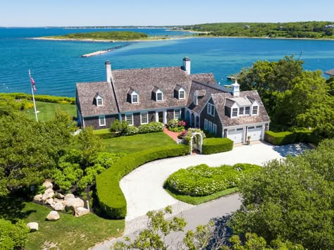 Nantucket Beach House, Hamptons Houses, Hamptons House Exterior, Gambrel Exterior, Nantucket Beach, Gros Morne, Cold Spring Harbor, Shingle House, Ocean Front Homes