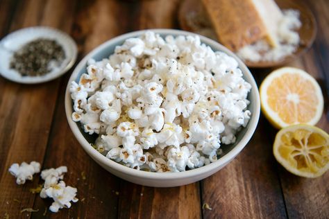 An easy Lemon Parmesan Popcorn Recipe with Infused Meyer Lemon Algae Oil and cracked pepper. Makes a guilt free healthy snack! Parmesan Popcorn, Cheese Popcorn, Popcorn Recipe, Popcorn Recipes, Cracked Pepper, Meyer Lemon, Guilt Free, Feta Cheese, Parmesan