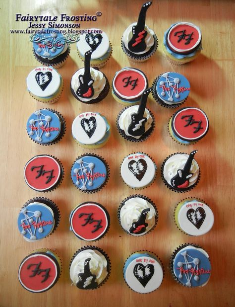 Foo Fighters Cake, Foo Fighters Poster, Chris Shiflett, There Goes My Hero, Foo Fighters Dave Grohl, Foo Fighter, Foo Fighters Dave, Country Girl Problems, Baking Crafts