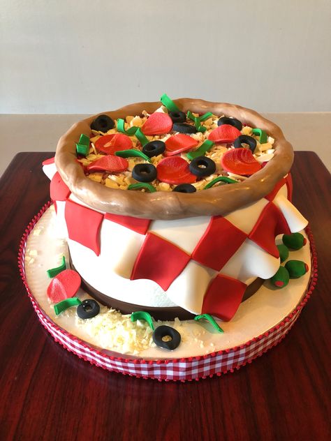 Pizza Cake Design, Pizza Theme Cake, Pizza Cake Birthday, 49ers Cake, Pizza Birthday Cake, Italy Party, Pizza Birthday, Italian Party, Food Decorations