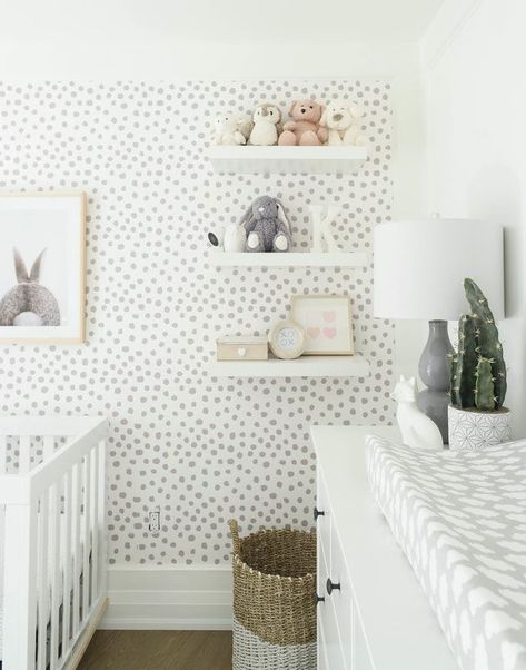 Neutral Nursery Ideas Habitaciones, Spotted Wallpaper, Remodel Basement, Baby Nursery Inspiration, Baby Room Neutral, Nursery Room Design, Girl Nursery Room, White Nursery, Baby Room Design