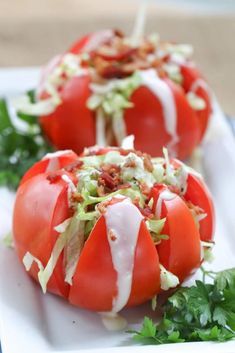 Creative Appetizers, Simple Salads, Stuffed Tomatoes, Tomato Salad Recipes, Wedge Salad, Salad Ideas, God Mat, Idee Pasto Sano, Salad Bar