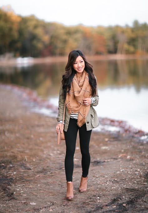 utility jacket + striped tunic tee + leggings + ankle boots // cute casual fall outfit ideas by extra petite fashion blog Perfect Winter Outfit, Look Legging, Fall Fashion Coats, Extra Petite, Fall Leggings, Legging Outfits, Cooler Look, Outfit Trends, Street Look