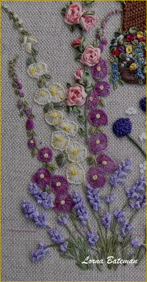 Lorna Bateman Embroidery, Fine Embroidery, Embroidery Stitches Tutorial, Pola Sulam, Hand Embroidery Projects, Embroidery Patterns Vintage, Hand Embroidery Flowers, Brazilian Embroidery, Embroidery Flowers Pattern