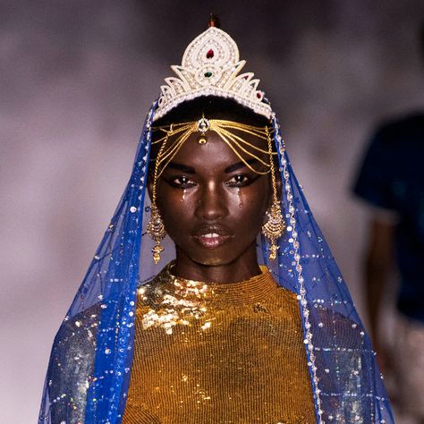 Wayne Booth for Ashish ss17 at London Fashion Week ✨ Fantasy Desert, Aesthetic People, Spring Summer 2017, London Fashion, London Fashion Week, Character Inspiration, Headpiece, Veil, Beautiful People