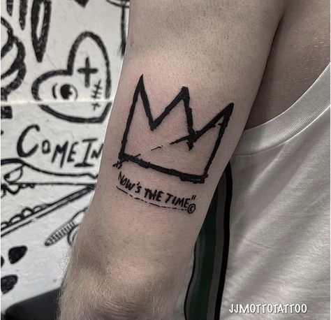 Basquiat Crown Tattoo, Basquiat Tattoo, Basquiat Crown, Ace Tattoo, Astronaut Tattoo, Crown Tattoo Design, Funky Tattoos, Black Girls With Tattoos, Doodle Tattoo