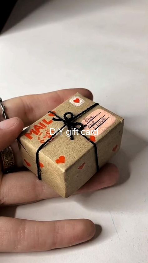 The Beginner's Guide to DIY Gifts: 3 Projects You Can Do Today Hadiah Diy, Handmade Gifts For Boyfriend, Diy Birthday Gifts For Friends, Diy Gift Card, Diy Gift Set, Bf Gifts, Creative Gifts For Boyfriend, Diy Gifts For Him