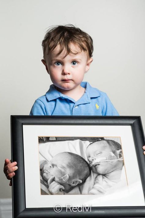 These Then-and-Now Photos of Premature Babies Prove How Resilient Preemies Really Are Noah, born at 32 weeks. His twin sister, Victoria, left in the framed picture, died one month after birth. Baby Essential Checklist, Best Baby Cribs, Baby Boy Hairstyles, Then And Now Photos, 36 Weeks, Crochet Baby Cocoon, Trendy Baby Nursery, Just Born, Baby Stage