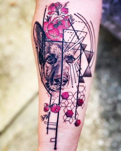 Peonies and geometric shapes with a german shepherd dog Geometric German Shepherd, German Shepherd Tattoo Ideas, Gsd Tattoo, Geometric Dog Tattoo, German Shepherd Tattoo, Shepherd Tattoo, Doberman Tattoo, Puppy Tattoo, Second Tattoo