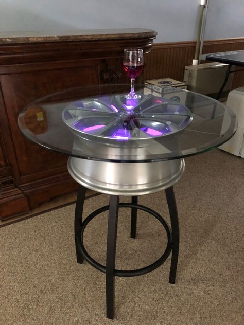 Wheel Table Ideas, Rim Table, Wheel Table, Tire Seats, Tire Table, Car Part Furniture, Flea Market Flip, Infinity Mirror, Apartment Living Room Design